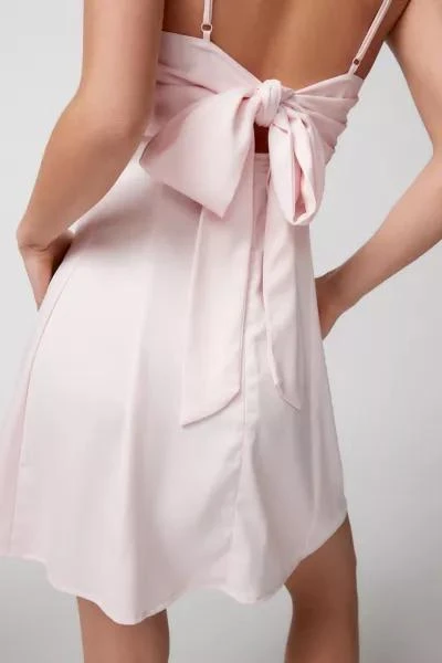 UO Bella Bow-Back Mini Dress 商品
