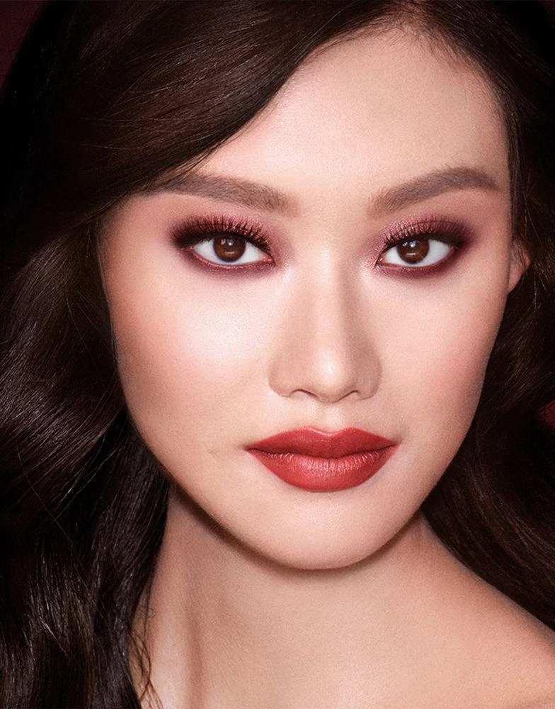 商品Charlotte Tilbury|Charlotte Tilbury Cheek to Chic Blusher - Love Is The Drug,价格¥365,第4张图片详细描述