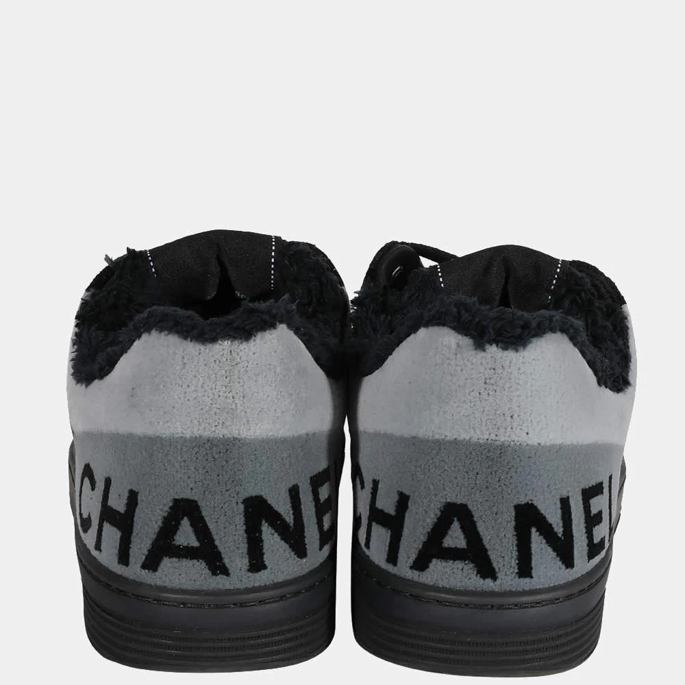 商品[二手商品] Chanel|Chanel Black/Grey Interlocking CC Logo Leather Sneakers EU 40,价格¥7026,第4张图片详细描述