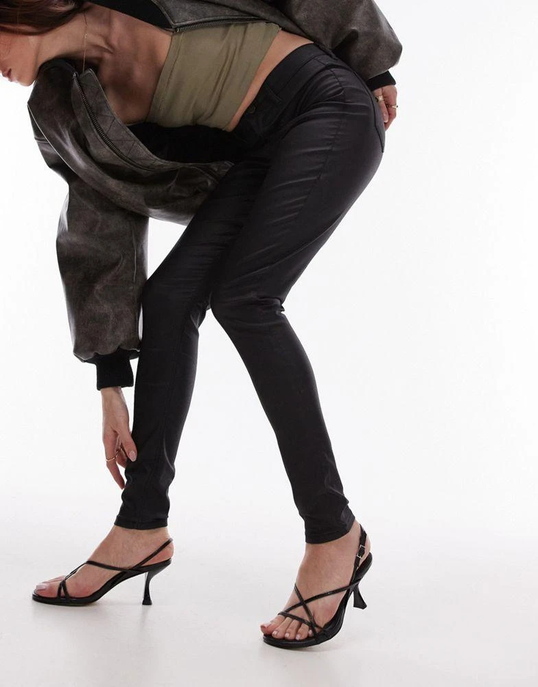 商品Topshop|Topshop high rise Joni jeans in coated black,价格¥271,第2张图片详细描述