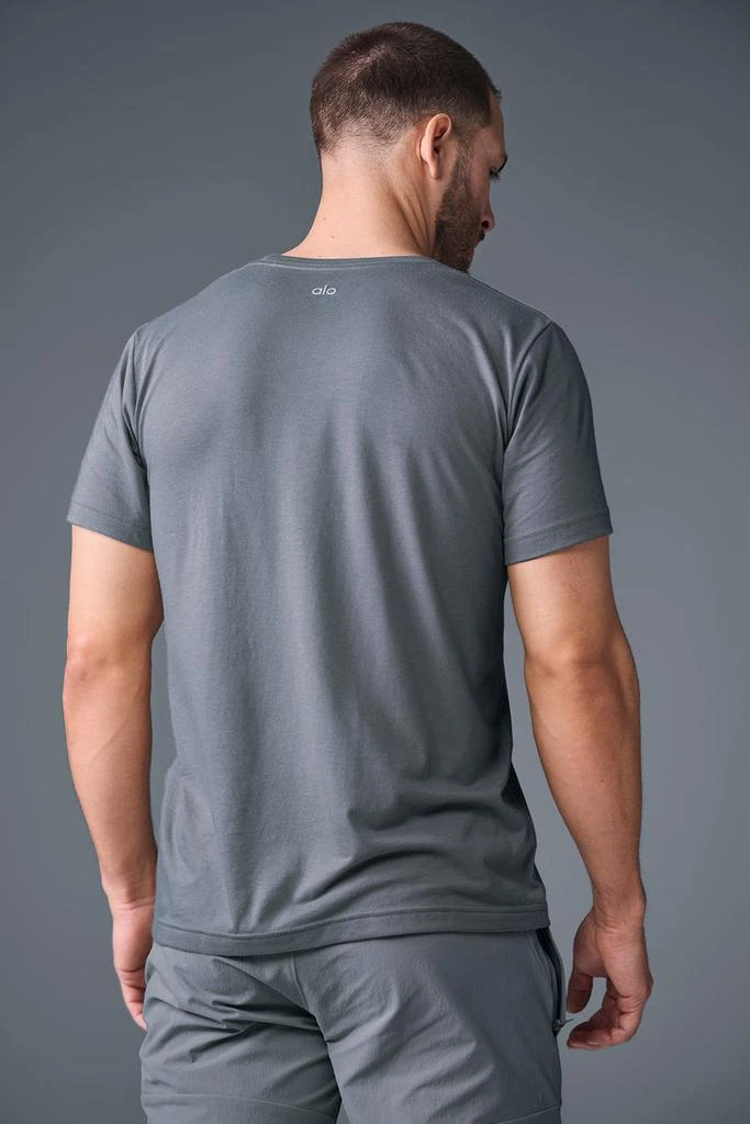 商品Alo|Triumph Tee - Steel Grey,价格¥444,第2张图片详细描述