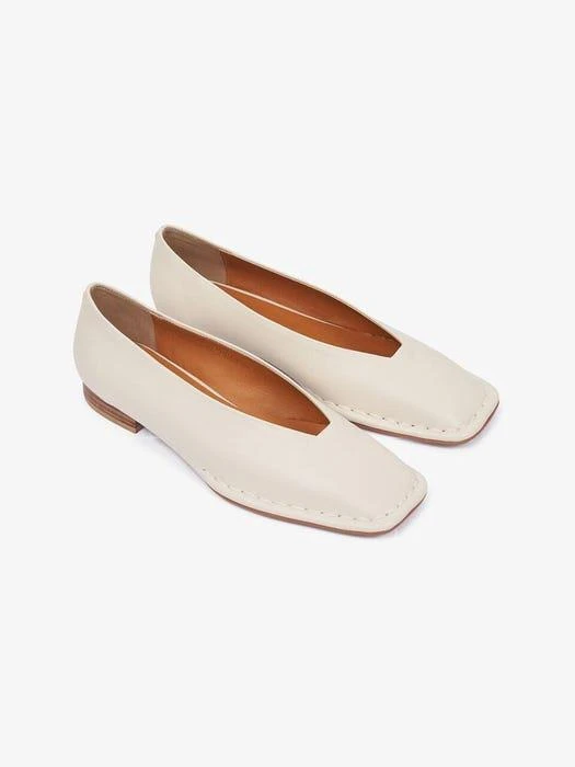 商品NEUTE|Freja Hand Stitch Loafer Shoes (White),价格¥1900,第3张图片详细描述