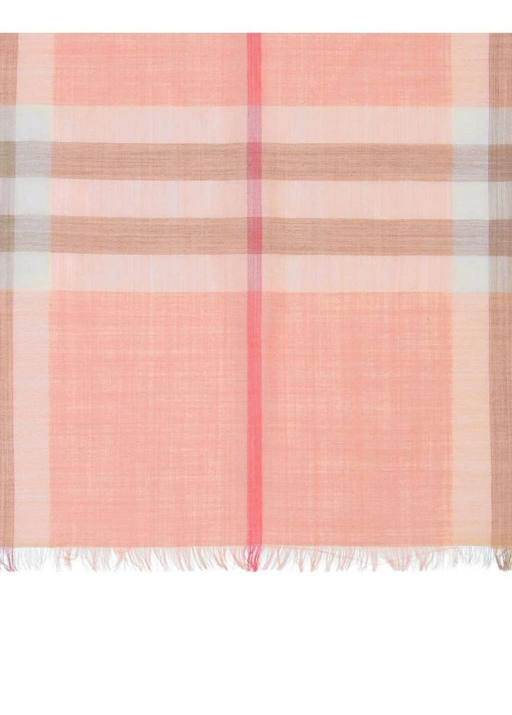 商品Burberry|Lightweight check wool silk scarf,价格¥2699,第2张图片详细描述