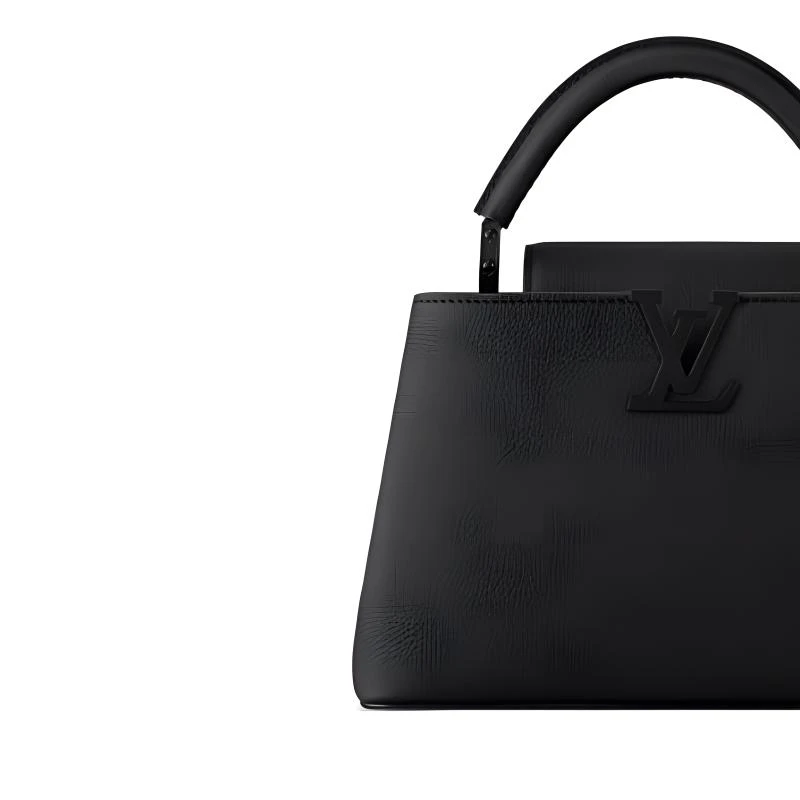 商品[国内直发] Louis Vuitton|Capucines BB Black Out黑武士字母徽标可拆卸肩带 皮革 单肩斜挎手提包 小号 女款 黑色,价格¥50486,第5张图片详细描述