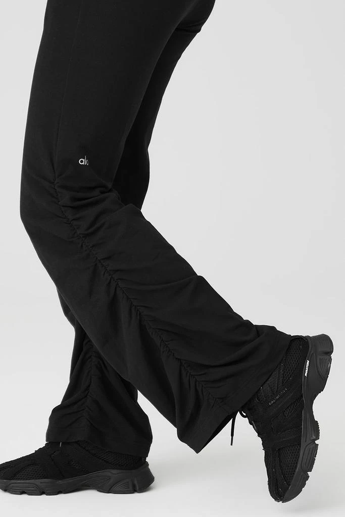 商品Alo|Ruched Soft Sculpt Pant - Black,价格¥885,第5张图片详细描述