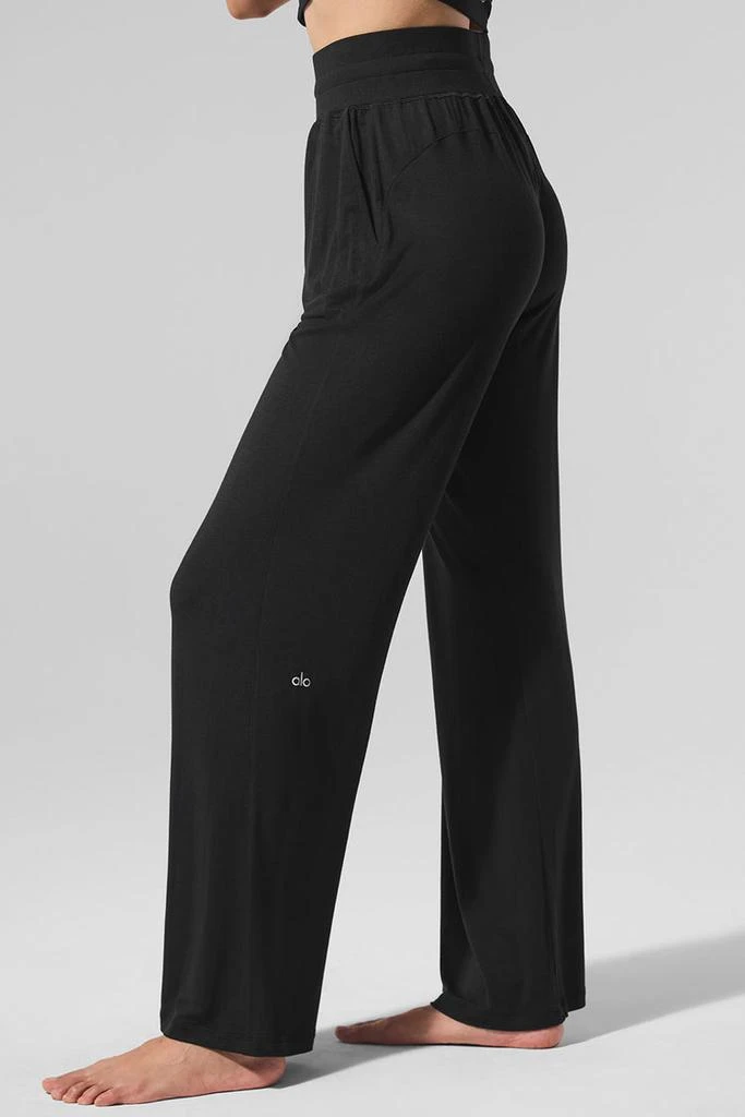 商品Alo|Semi-Sheer Delicate Lounge Flare Pant - Black,价格¥976,第5张图片详细描述