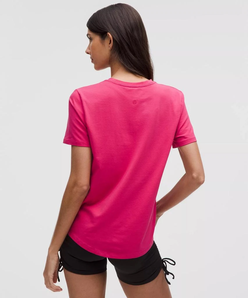Love Curved-Hem Crewneck T-Shirt 商品