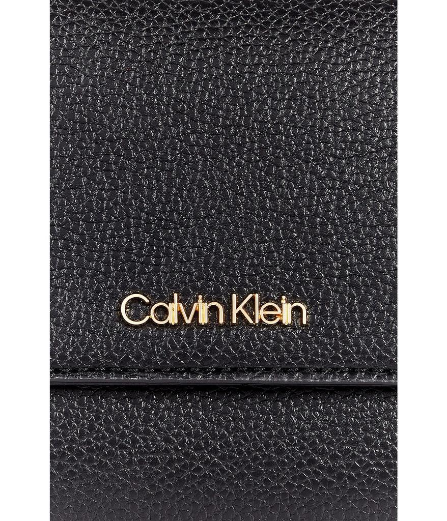 商品Calvin Klein|Key Item Novelty Organizational Crossbody,价格¥484-¥528,第6张图片详细描述