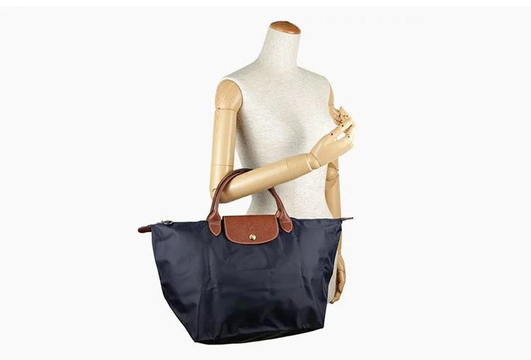 商品[国内直发] Longchamp|珑骧 LONGCHAMP 奢侈品 女士LE PLIAGE系列中号藏蓝色尼龙短柄可折叠手提包饺子包 1623 089 556,价格¥478,第7张图片详细描述