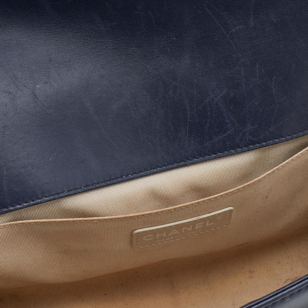 Chanel Blue Quilted Perforated Leather Medium Boy Flap Bag商品第7张图片规格展示