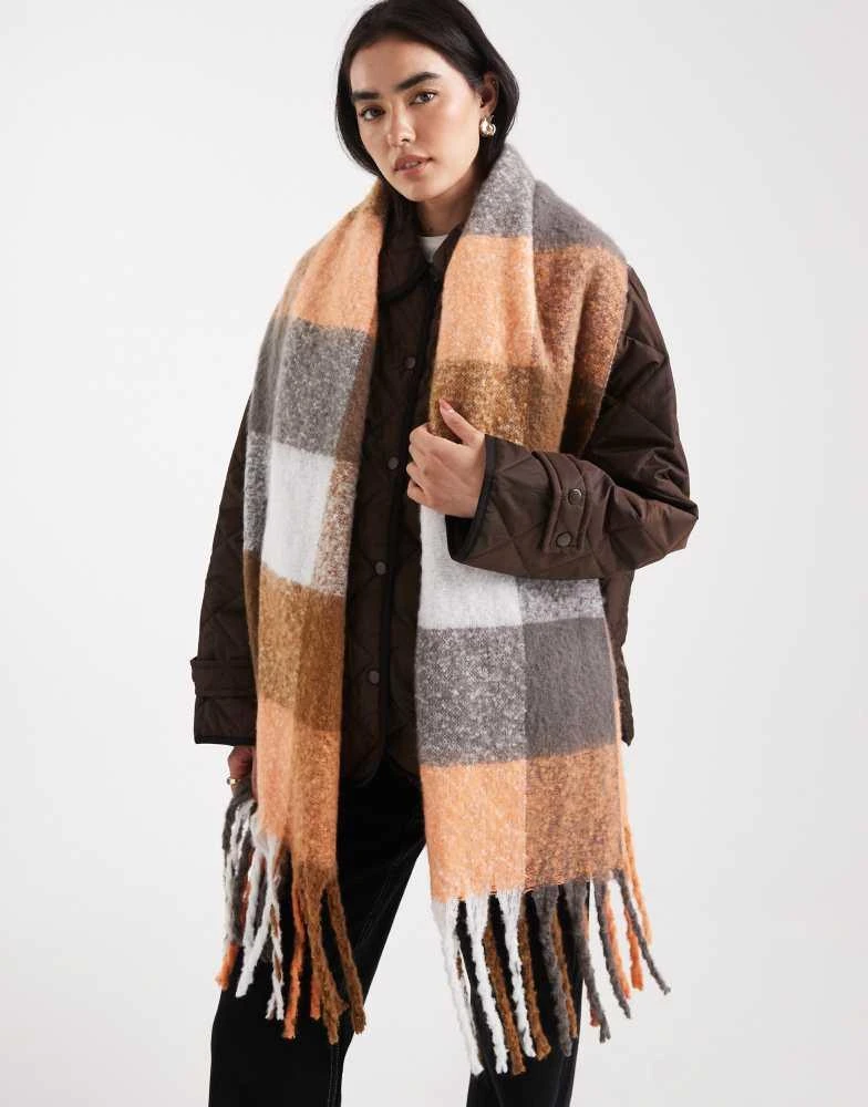 商品Threadbare|Threadbare blanket scarf in grey and white gingham print,价格¥161,第1张图片详细描述