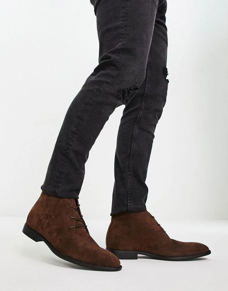 商品ASOS|ASOS DESIGN chukka boots in brown faux suede,价格¥180,第4张图片详细描述