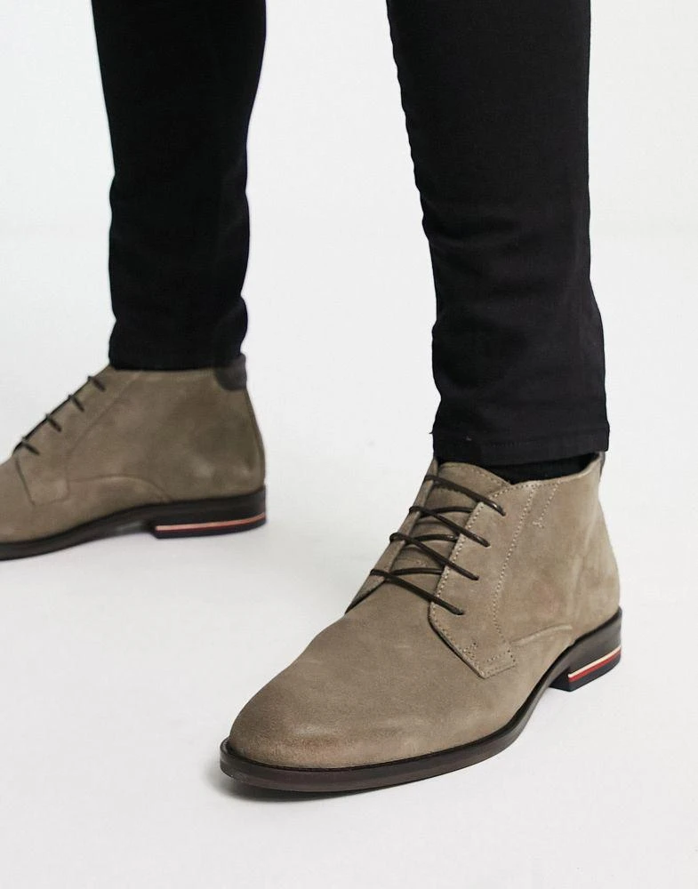 商品Tommy Hilfiger|Tommy Hilfiger signature suede boots in brown,价格¥1055,第3张图片详细描述