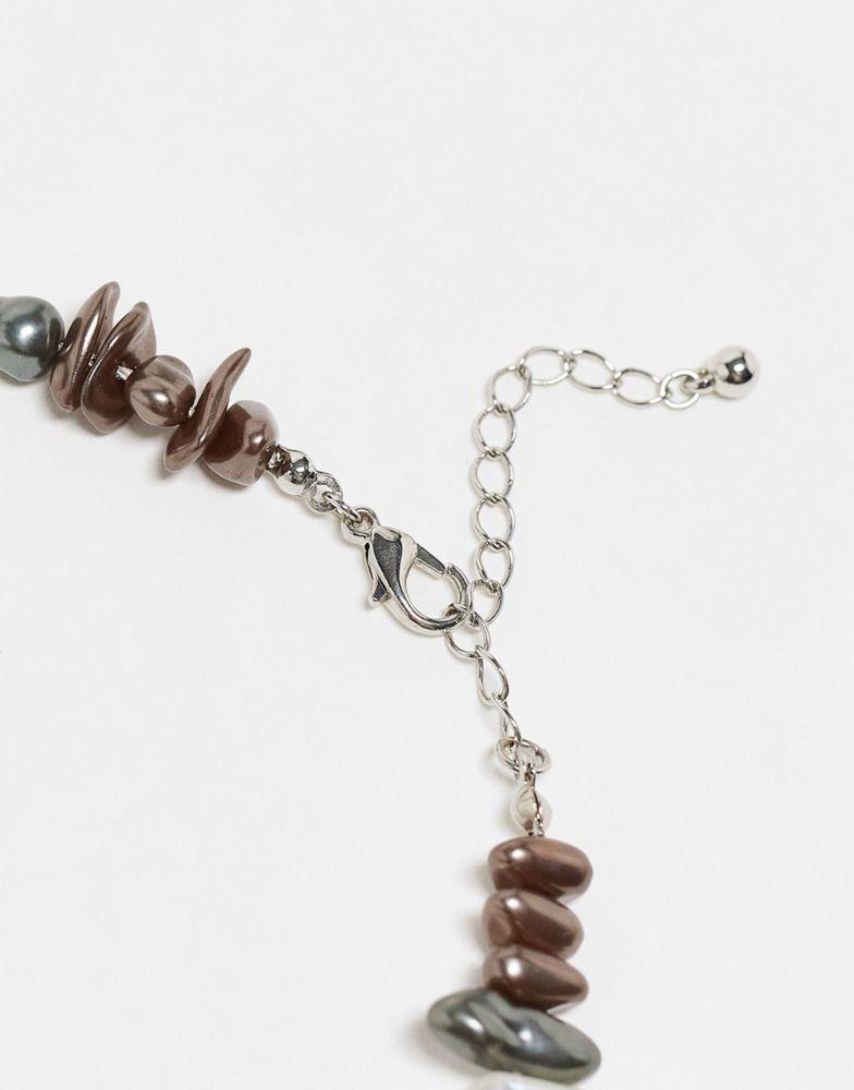 商品Reclaimed Vintage|Reclaimed Vintage coral chip necklace with puff heart,价格¥98,第6张图片详细描述