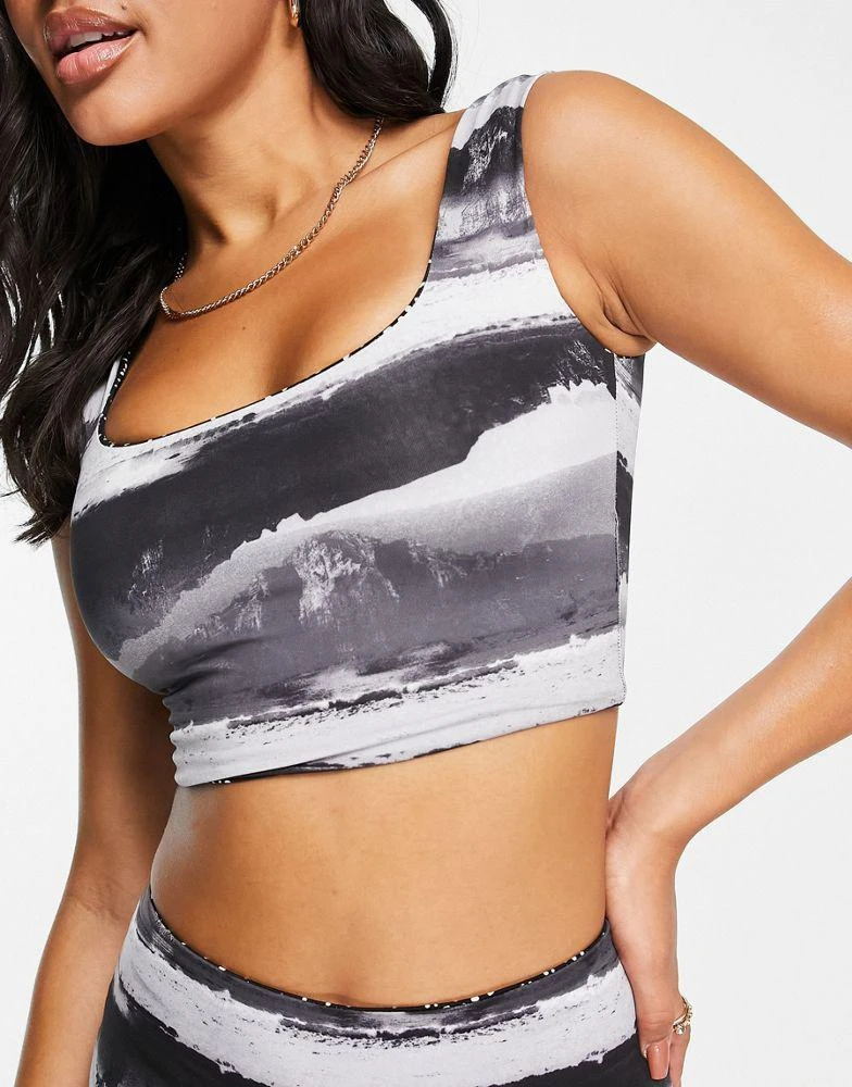 商品NIKE|Nike Swimming cropped bikini top with print in black,价格¥263,第3张图片详细描述
