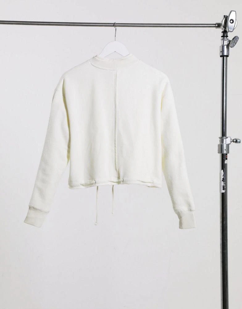 商品Russell Athletic|Russell Athletic fleece cropped sweatshirt in cream,价格¥129,第2张图片详细描述