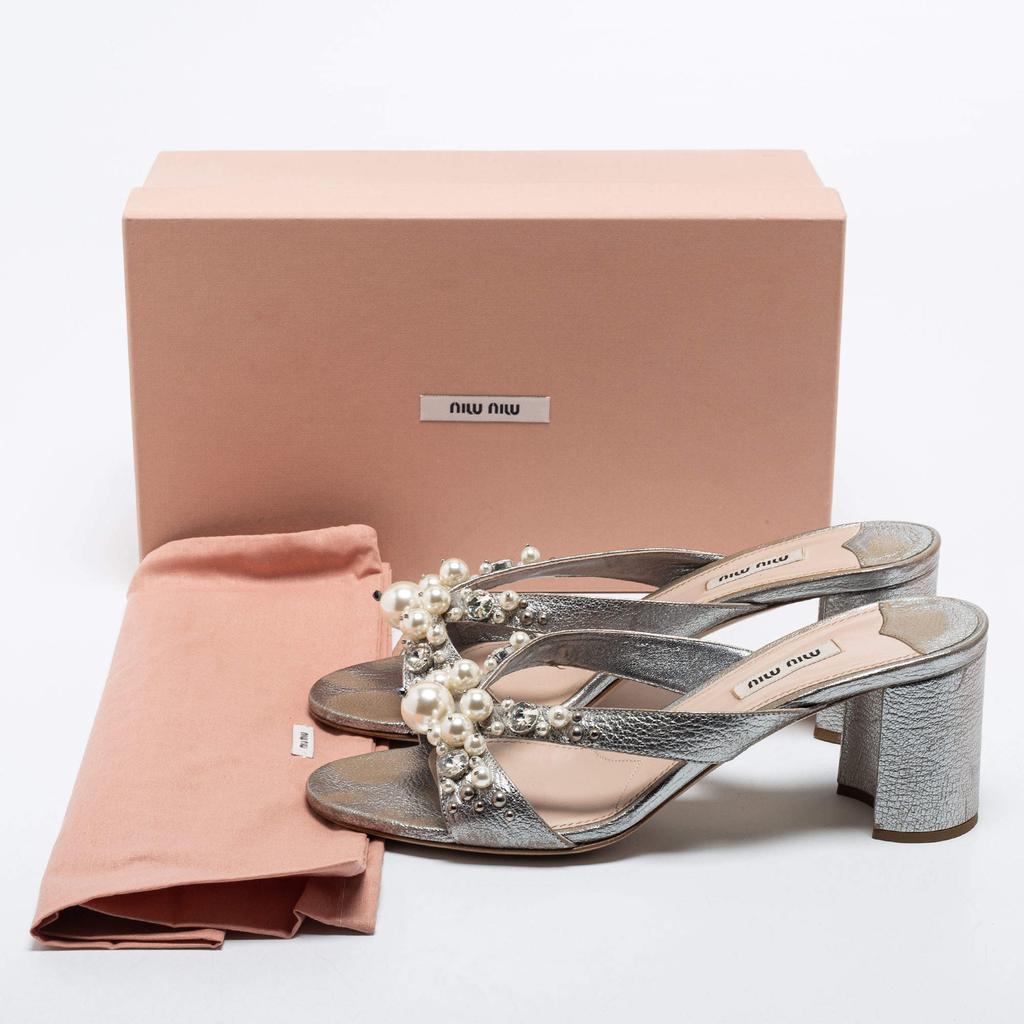 Miu Miu Silver Leather Crystal And Pearl Embellished Slide Sandals Size 40商品第9张图片规格展示