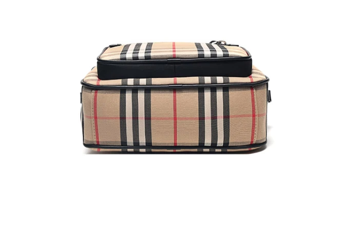 商品[国内直发] Burberry|BURBERRY 巴宝莉/博柏利 男款Vintage格纹织物单肩斜挎包 8010152 典藏米色,价格¥6943,第5张图片详细描述