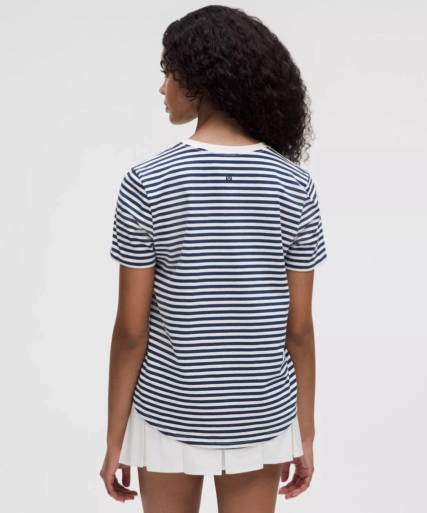 Love Curved-Hem Crewneck T-Shirt 商品