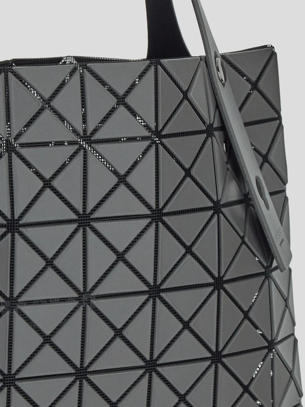 商品Issey Miyake|Issey Miyake 女士单肩包 BB56AG50714 灰色,价格¥3895,第6张图片详细描述