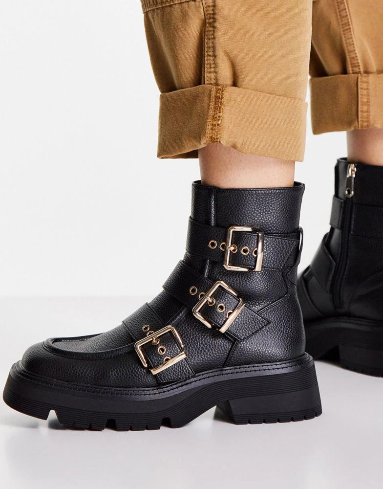 商品Bershka|Bershka chunky boot with square toe and buckle detail in black,价格¥247,第3张图片详细描述