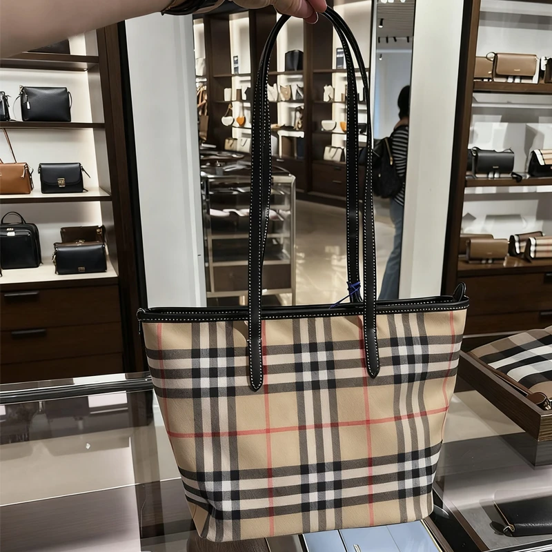 Burberry/博柏利 女士米色棉布网格条纹通勤轻行单肩包 商品