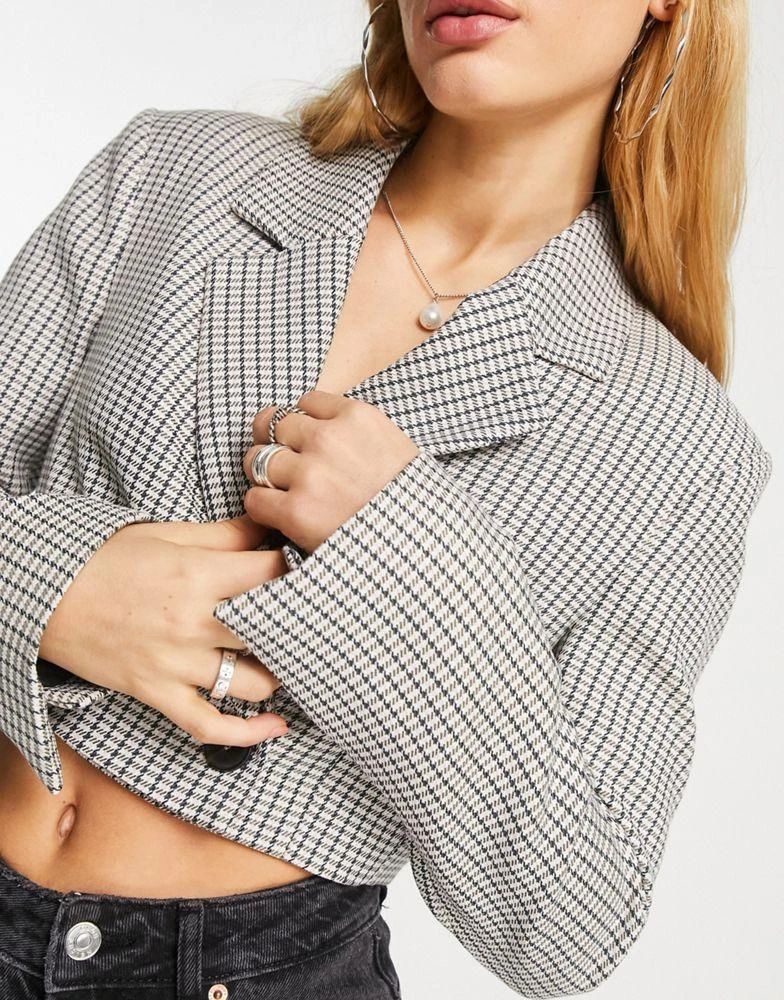 商品Bershka|Bershka cropped blazer in check,价格¥372,第3张图片详细描述