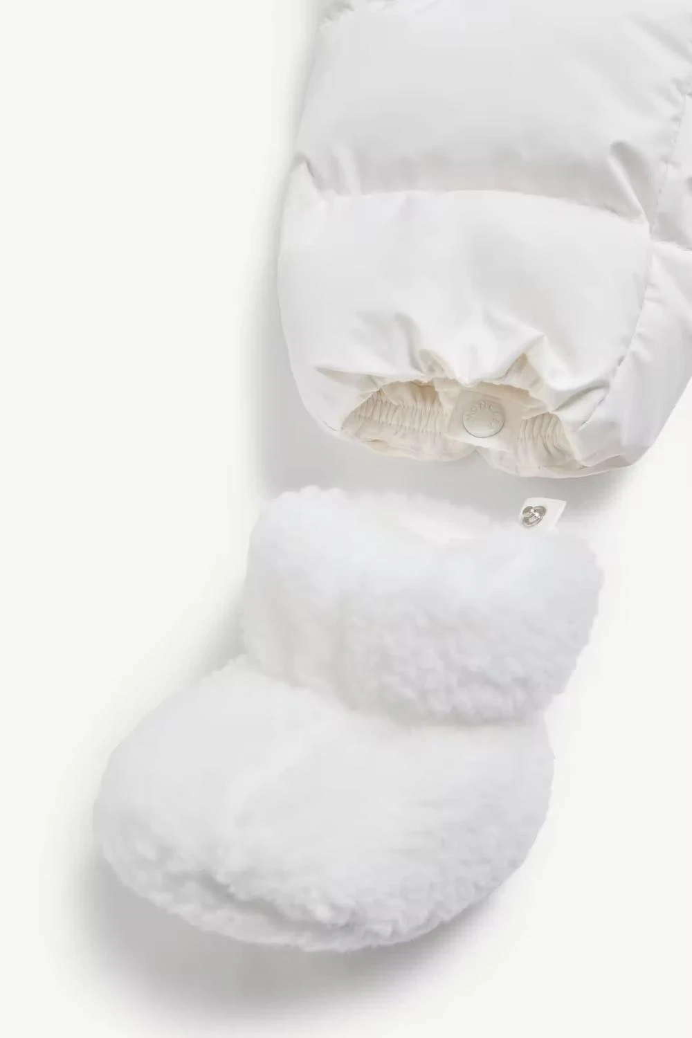 商品【商品预售15天发货】 Moncler|Moncler 男童套装 K29511G00002597YW032 白色,价格¥5380,第4张图片详细描述