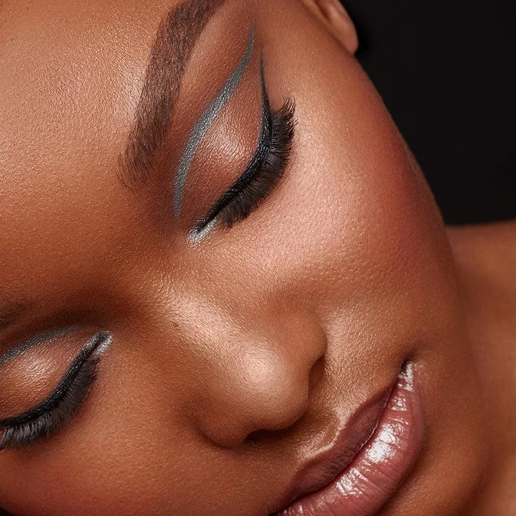 商品Kylie Cosmetics|Shimmery Black Gel Eyeliner Pencil,价格¥112,第5张图片详细描述