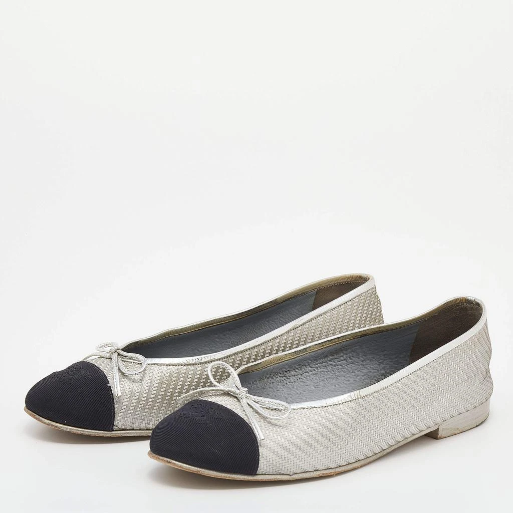 商品[二手商品] Chanel|Chanel Silver/Black Woven Fabric And Leather CC Cap Toe Bow Ballet Flats Size 39,价格¥1527,第2张图片详细描述