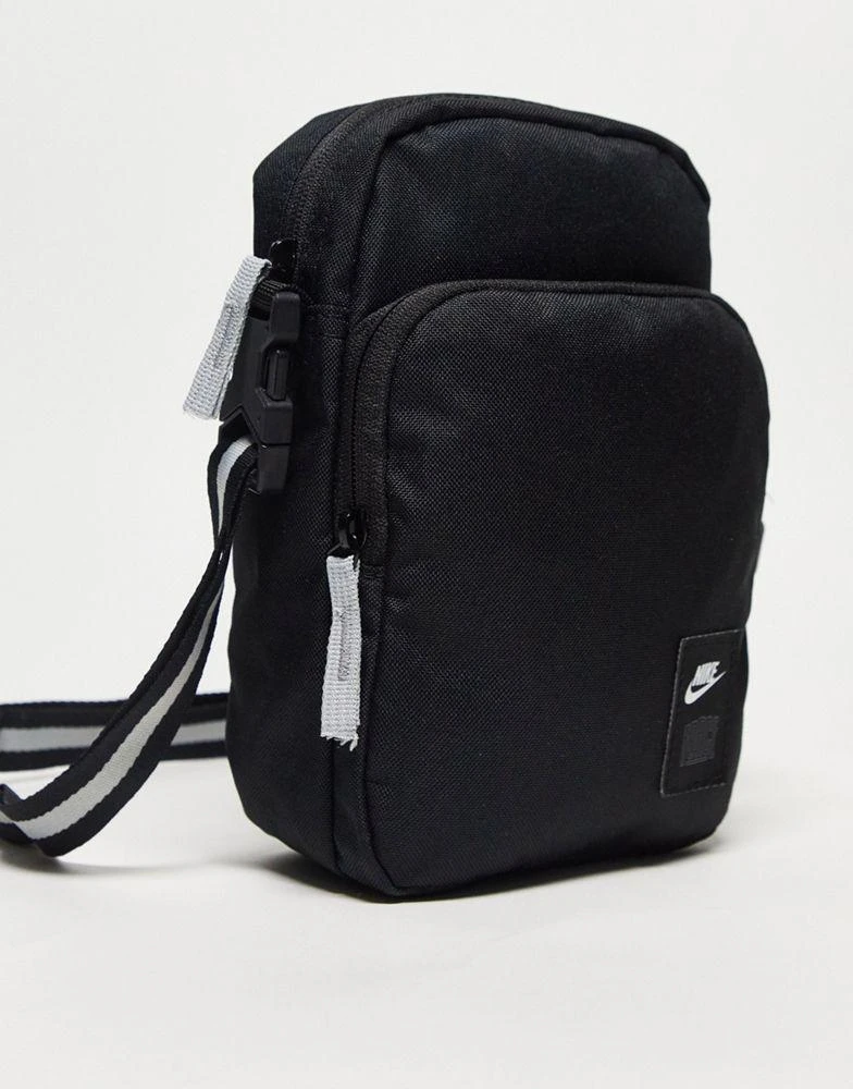 商品NIKE|Nike BB Heritage cross body bag in black,价格¥156,第3张图片详细描述