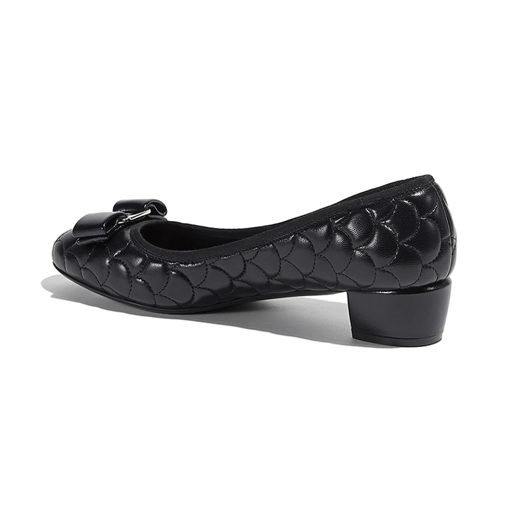 SALVATORE FERRAGAMO 女士黑色羊皮鱼鳞压花饰有蝴蝶结中跟鞋 0726002 商品