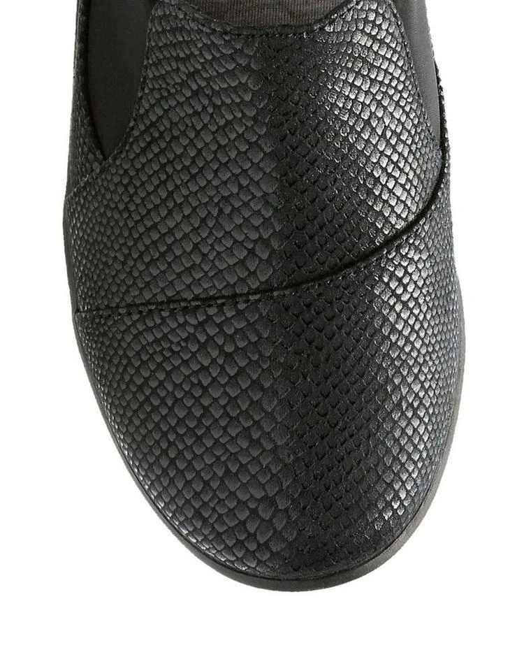 商品Clarks|Silla Faux Leather Walking Shoe,价格¥524,第4张图片详细描述