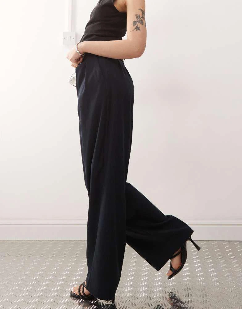 商品Motel|Motel nala slouchy wide leg low rise trousers in navy,价格¥325,第4张图片详细描述