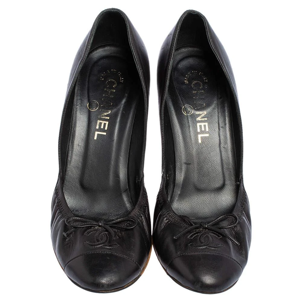 商品[二手商品] Chanel|Chanel Black Leather CC Bow Cap Toe Scrunch Pumps Size 38,价格¥1068,第3张图片详细描述