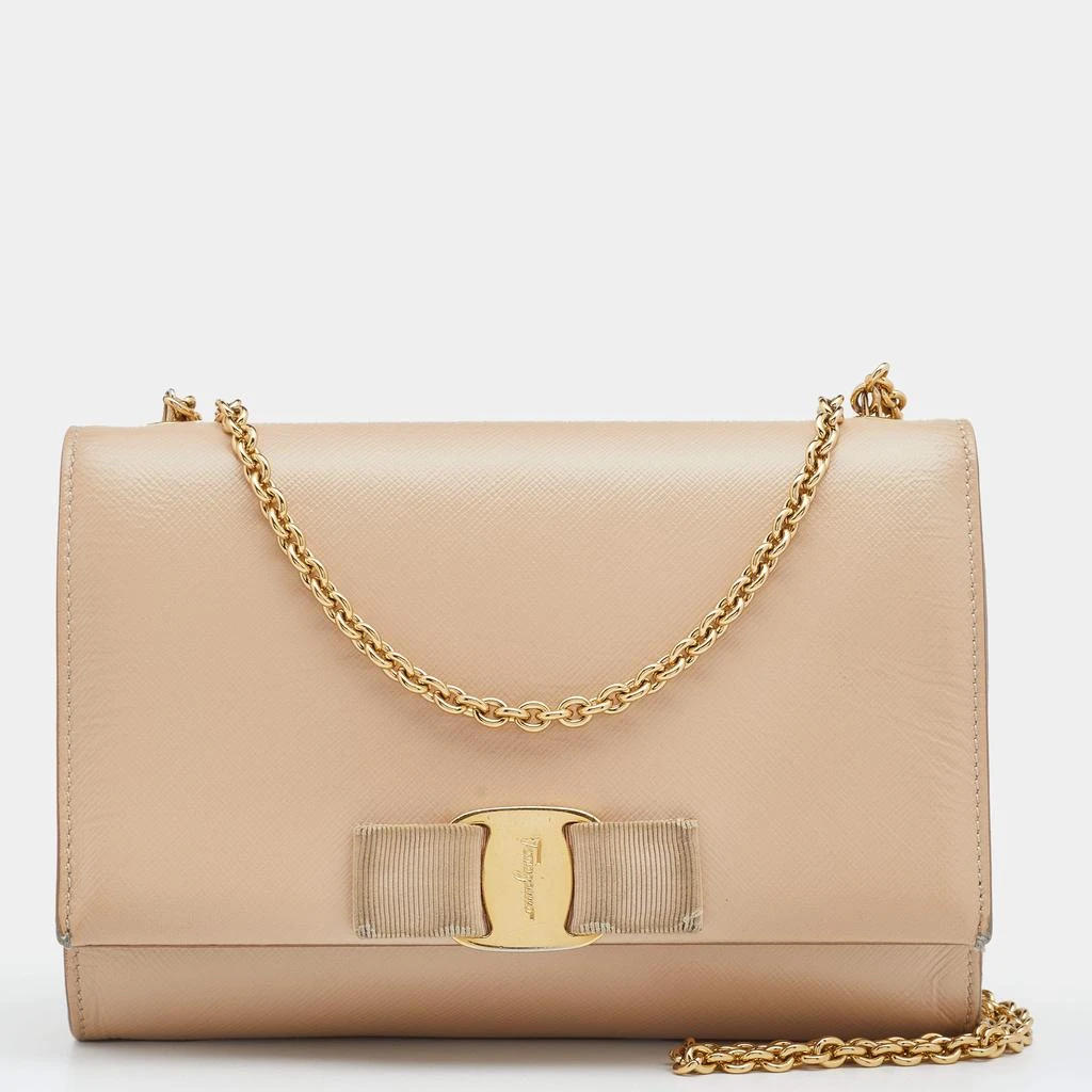 商品[二手商品] Salvatore Ferragamo|Salvatore Ferragamo Beige Patent Leather Vara Bow Chain Shoulder Bag,价格¥876,第1张图片