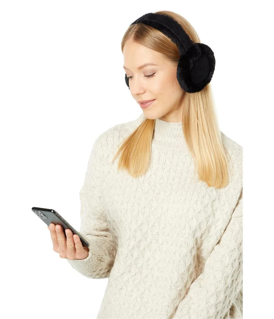 商品UGG|Wireless Bluetooth Water Resistant Sheepskin Earmuffs,价格¥732,第4张图片详细描述