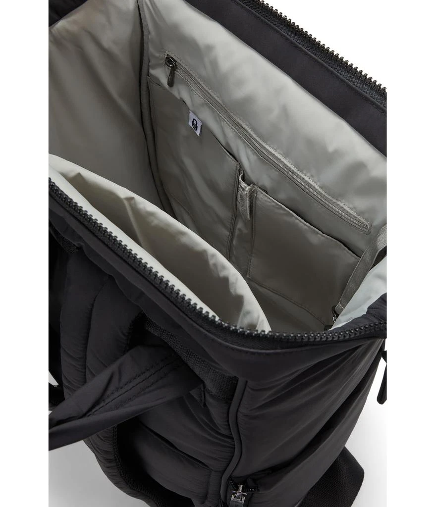 商品Baggallini|Chelsea Laptop Backpack,价格¥1230,第3张图片详细描述
