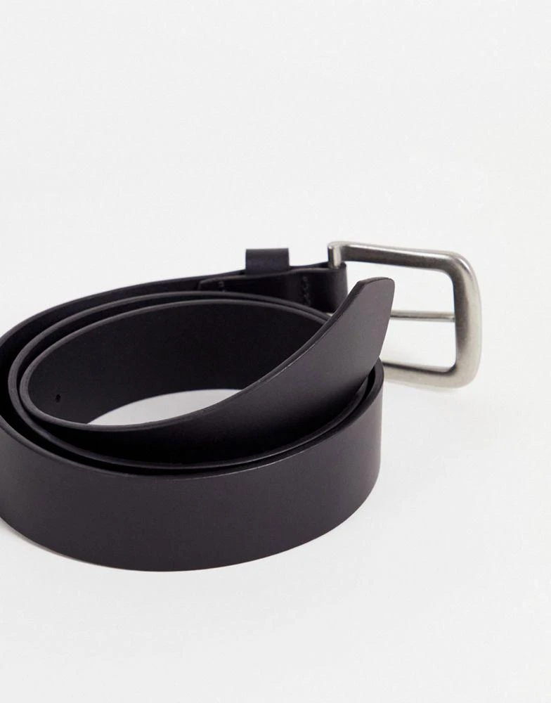 商品Levi's|Levi's seine leather belt in black with logo,价格¥274,第4张图片详细描述