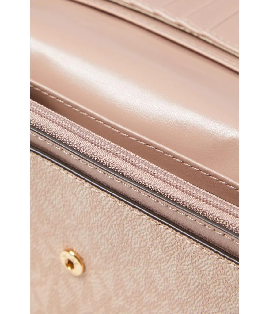 商品Michael Kors|Jet Set Charm Small North/South Chain Phone Crossbody,价格¥929,第3张图片详细描述