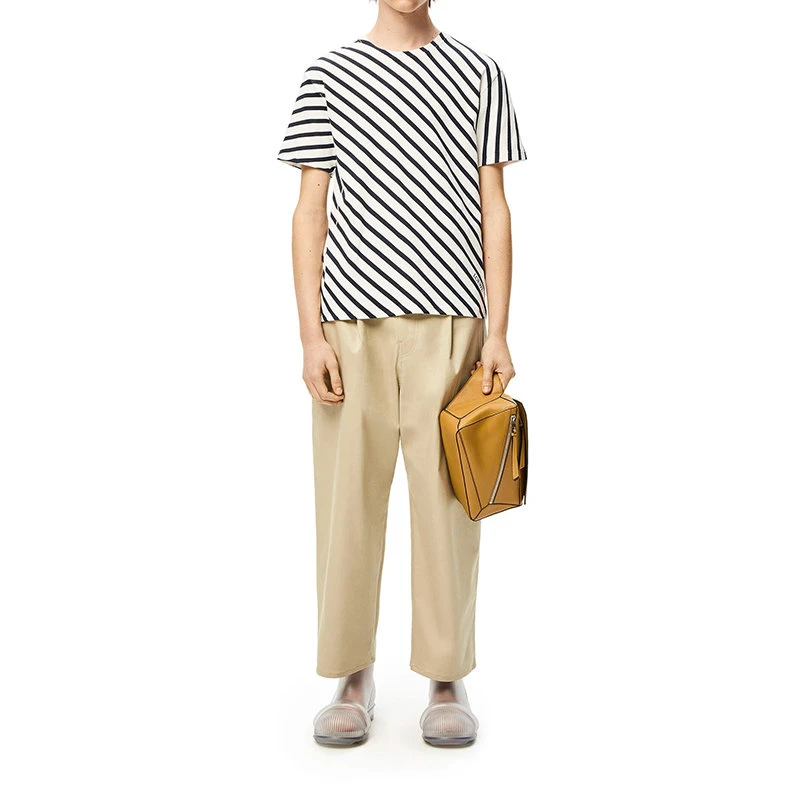 商品Loewe|【预售3-7天】LOEWE/罗意威 22年秋冬新款 男士白色/海军蓝色棉质混纺斜条纹印花T恤H526Y22X29-4933,价格¥4211,第5张图片详细描述