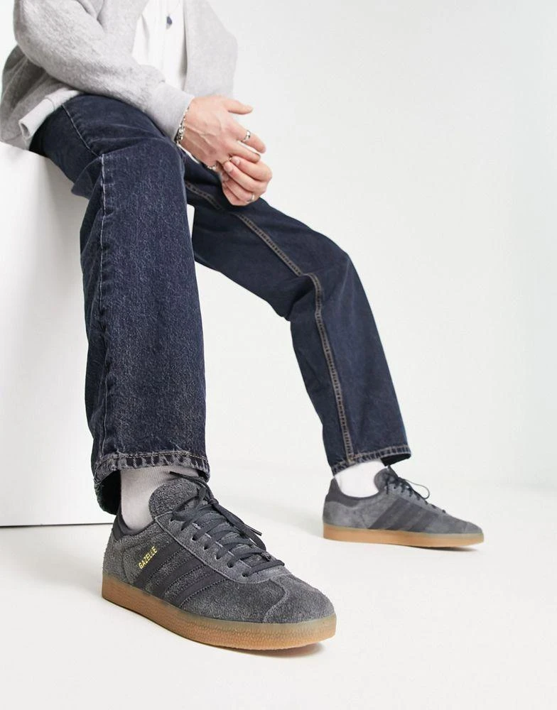 商品Adidas|adidas Originals Gazelle trainers in dark grey with gum sole,价格¥743,第1张图片