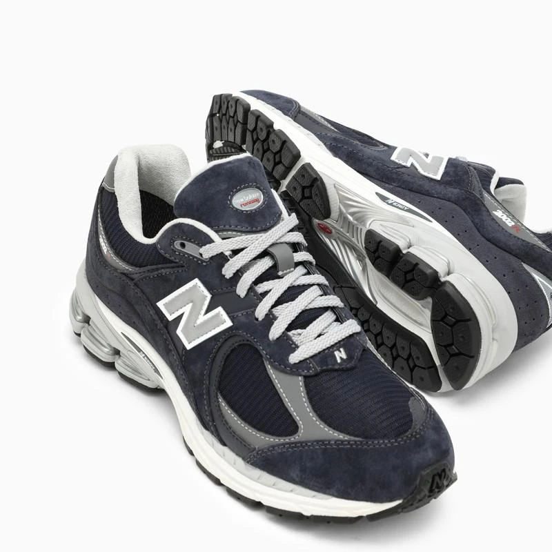 Low 2002R blue eclipse leather trainer 商品