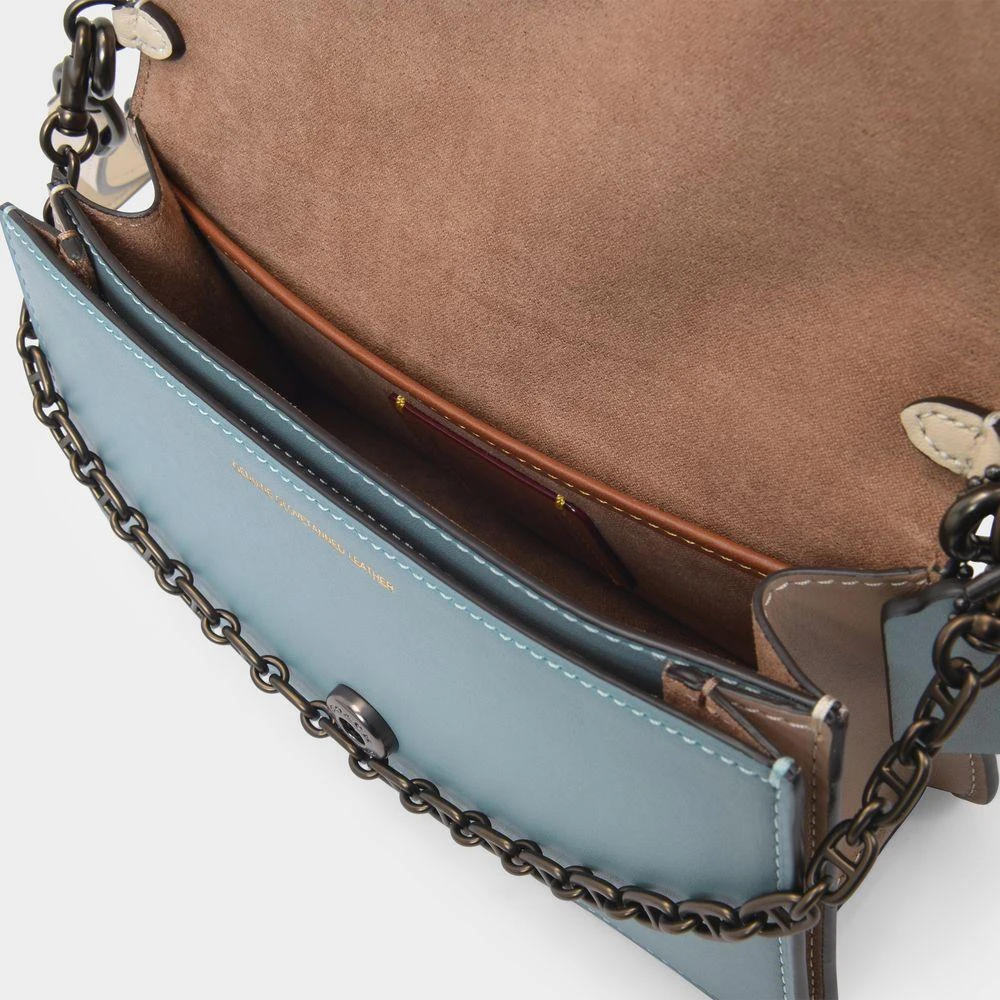 商品Coach|Beat Clutch Bag in Green Leather,价格¥2822,第4张图片详细描述