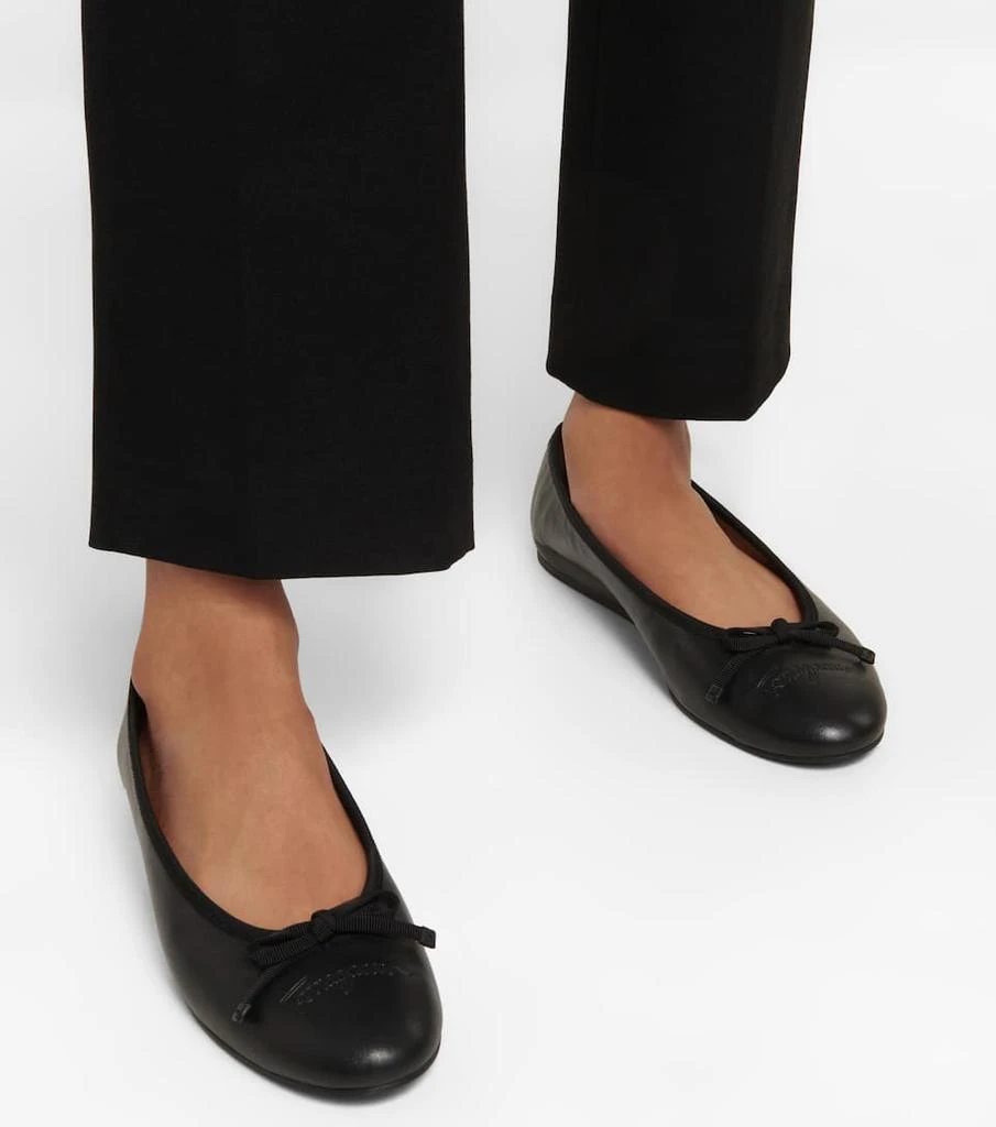 商品Salvatore Ferragamo|Gancini皮革平底鞋,价格¥4053,第4张图片详细描述