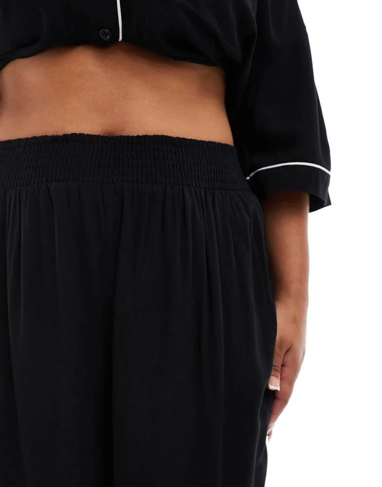 商品ASOS|ASOS DESIGN Curve super soft slinky wide leg pyjama trouser in black with contrast binding,价格¥118,第3张图片详细描述