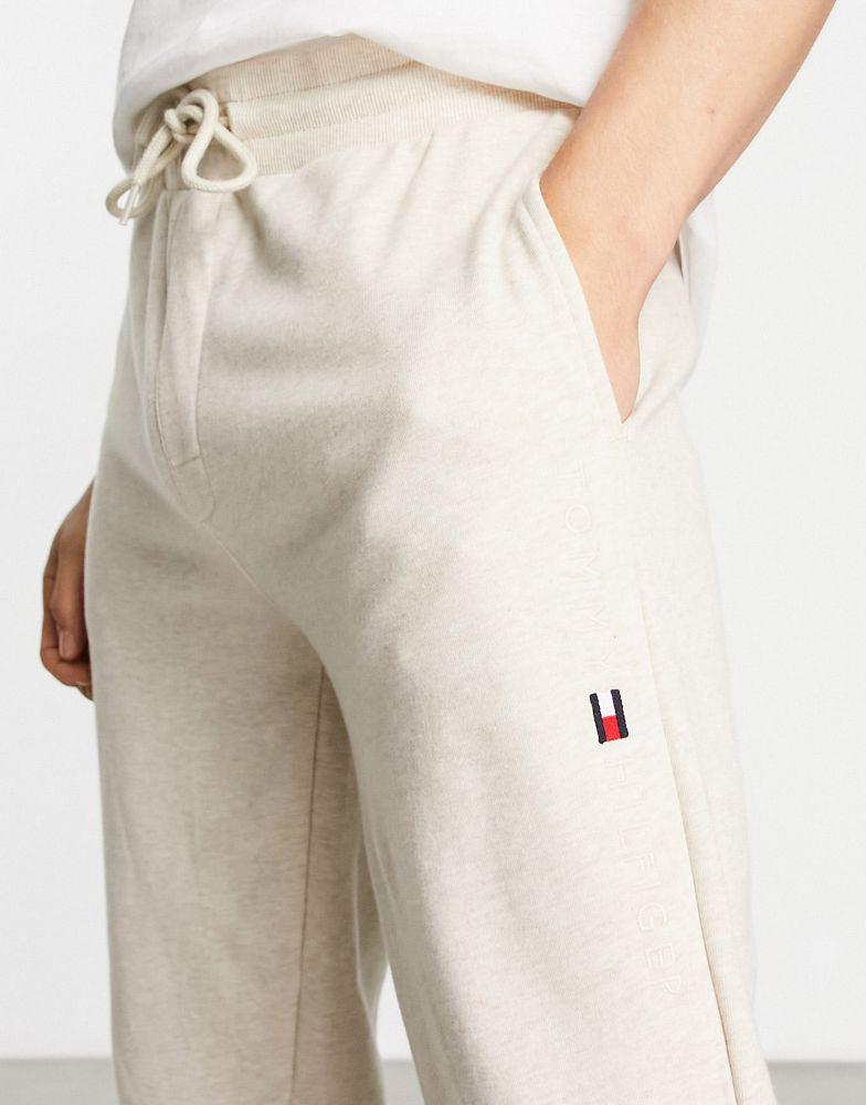 Tommy Hilfiger co-ord joggers in stone商品第3张图片规格展示