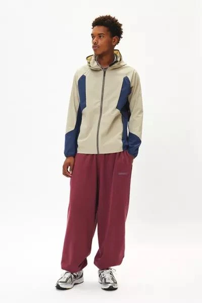 商品Oakley|Oakley Enhance Active Lightweight Windbreaker Jacket,价格¥378,第3张图片详细描述