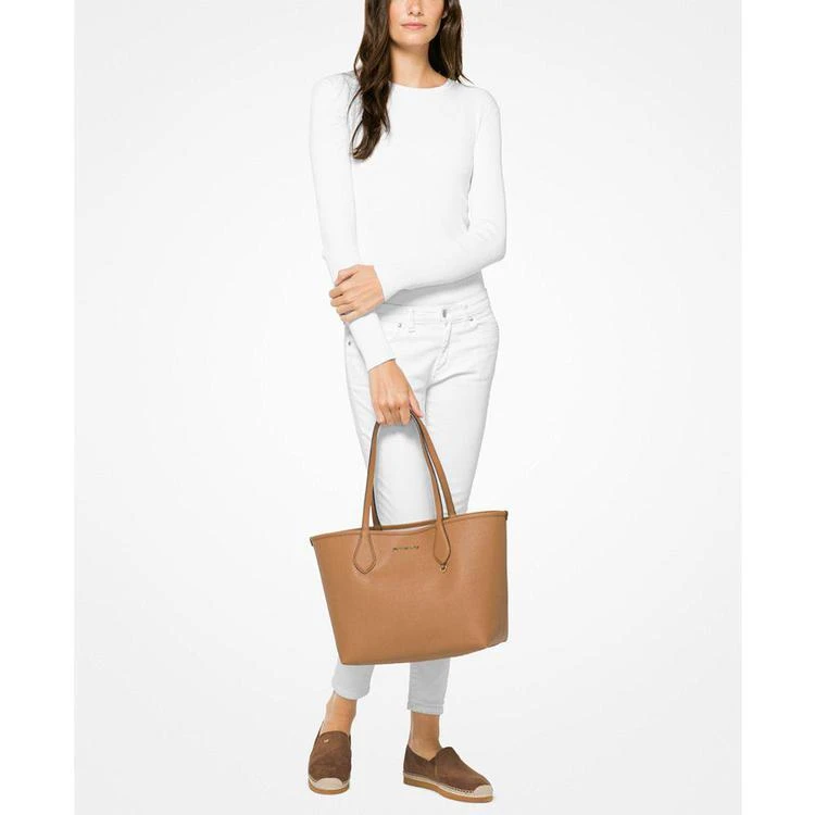 商品Michael Kors|MICHAEL  Saige Medium Reversible Tote,价格¥585,第4张图片详细描述