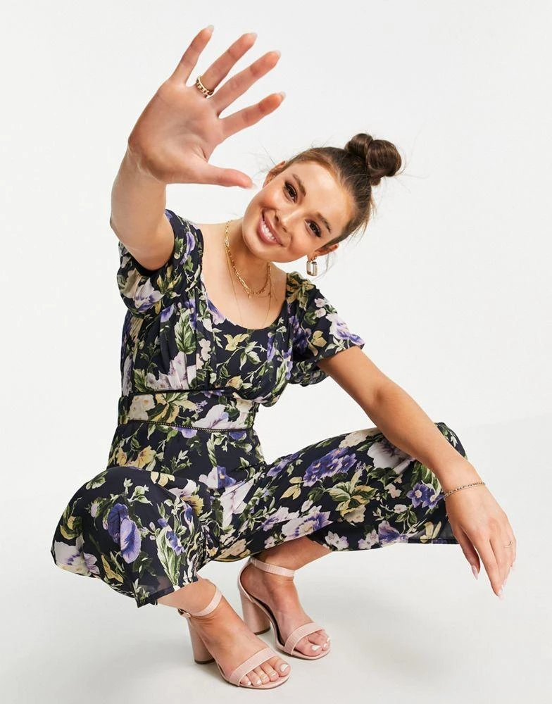 商品Hope & Ivy|Hope & Ivy puff sleeve wide leg jumpsuit in navy floral,价格¥419,第4张图片详细描述